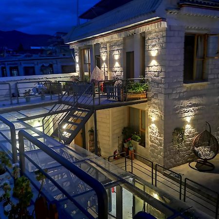 Fengma Feiyang Hostel Lhasa Bagian luar foto