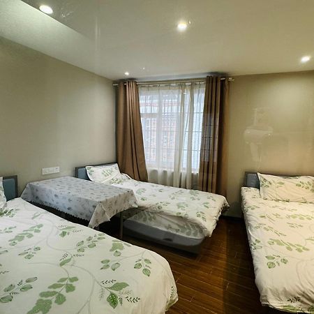 Fengma Feiyang Hostel Lhasa Bagian luar foto