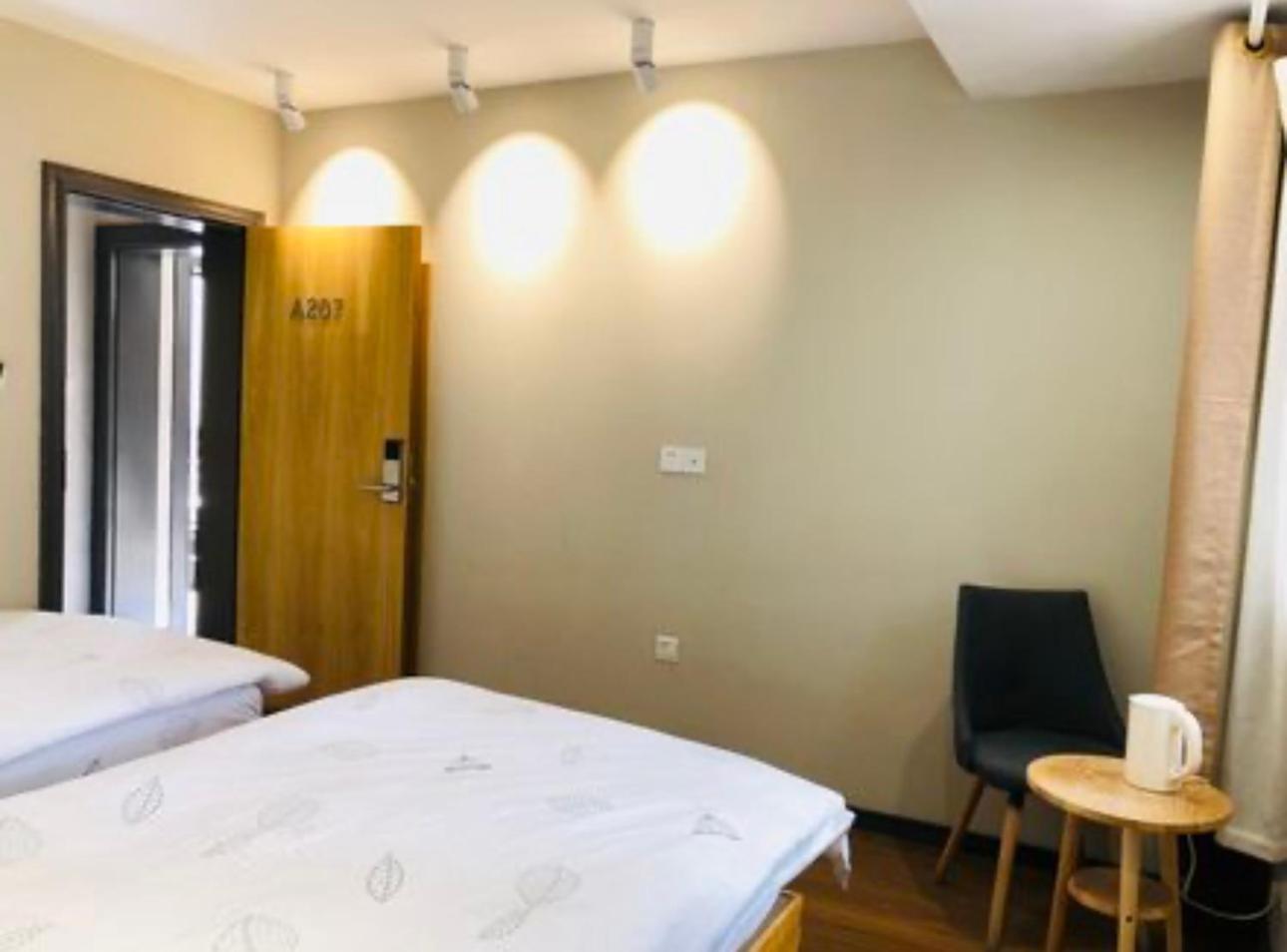 Fengma Feiyang Hostel Lhasa Bagian luar foto