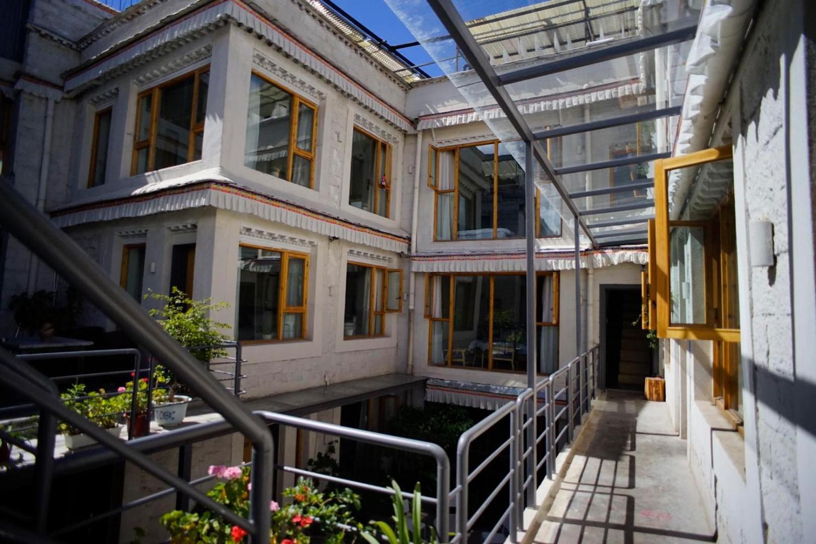 Fengma Feiyang Hostel Lhasa Bagian luar foto