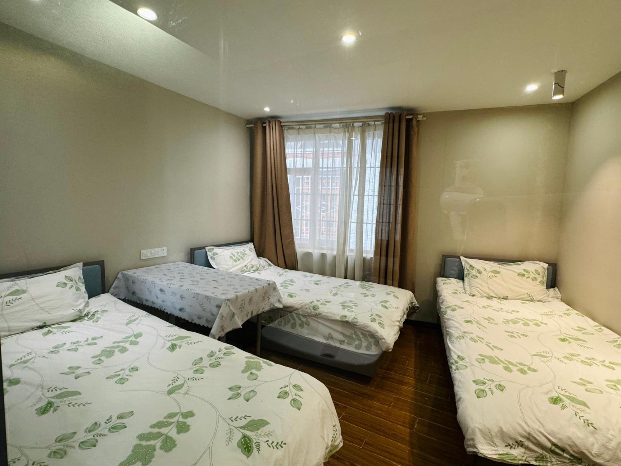 Fengma Feiyang Hostel Lhasa Bagian luar foto