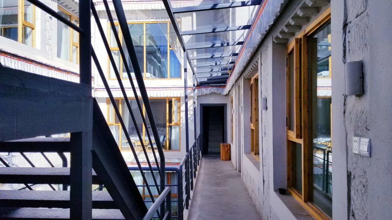 Fengma Feiyang Hostel Lhasa Bagian luar foto
