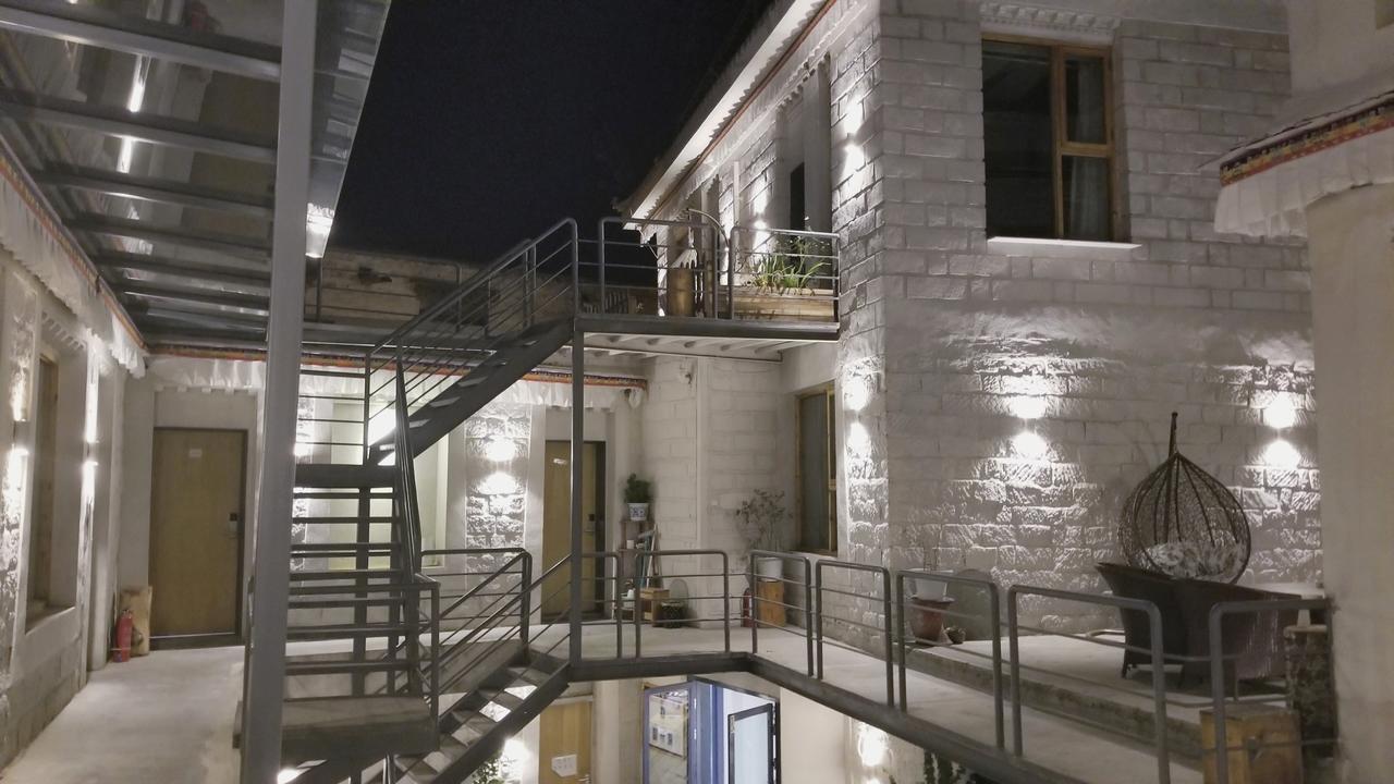 Fengma Feiyang Hostel Lhasa Bagian luar foto