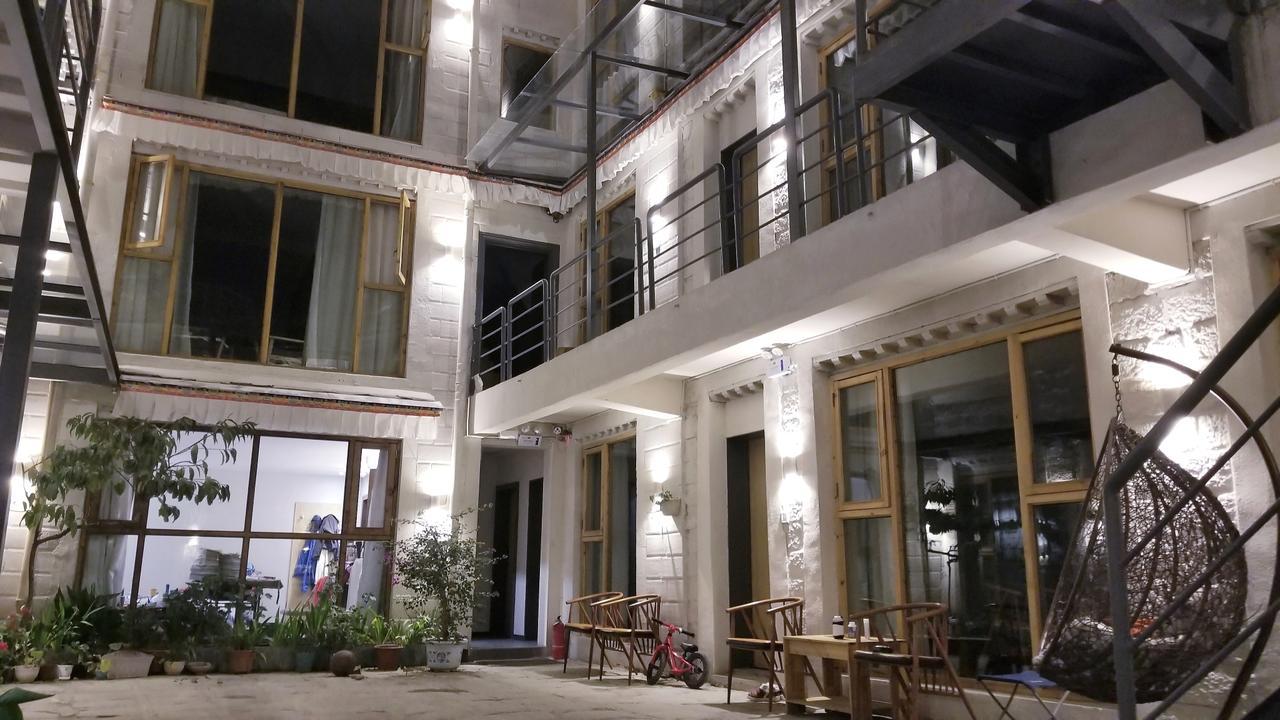 Fengma Feiyang Hostel Lhasa Bagian luar foto