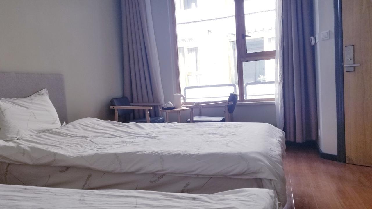 Fengma Feiyang Hostel Lhasa Bagian luar foto
