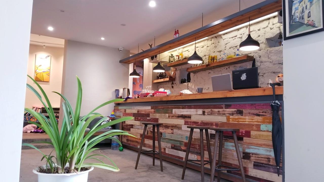 Fengma Feiyang Hostel Lhasa Bagian luar foto