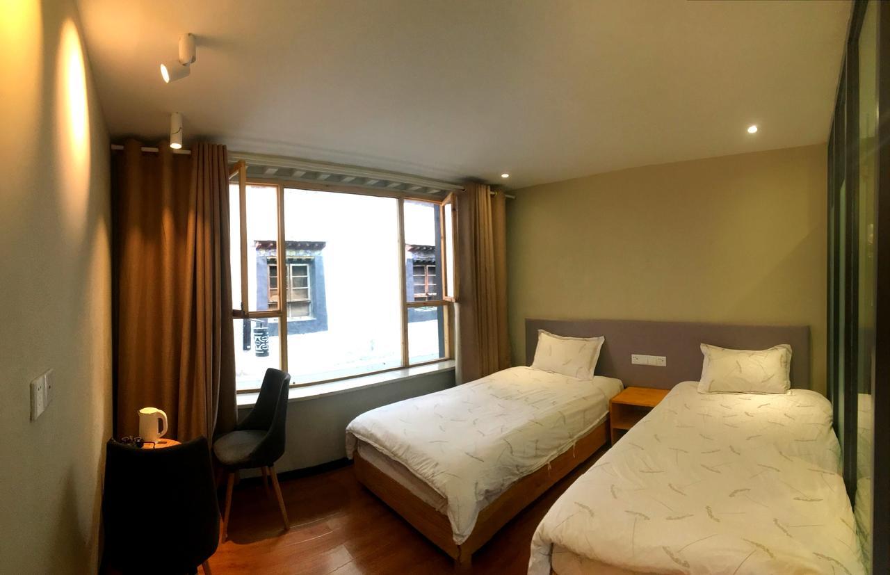 Fengma Feiyang Hostel Lhasa Bagian luar foto