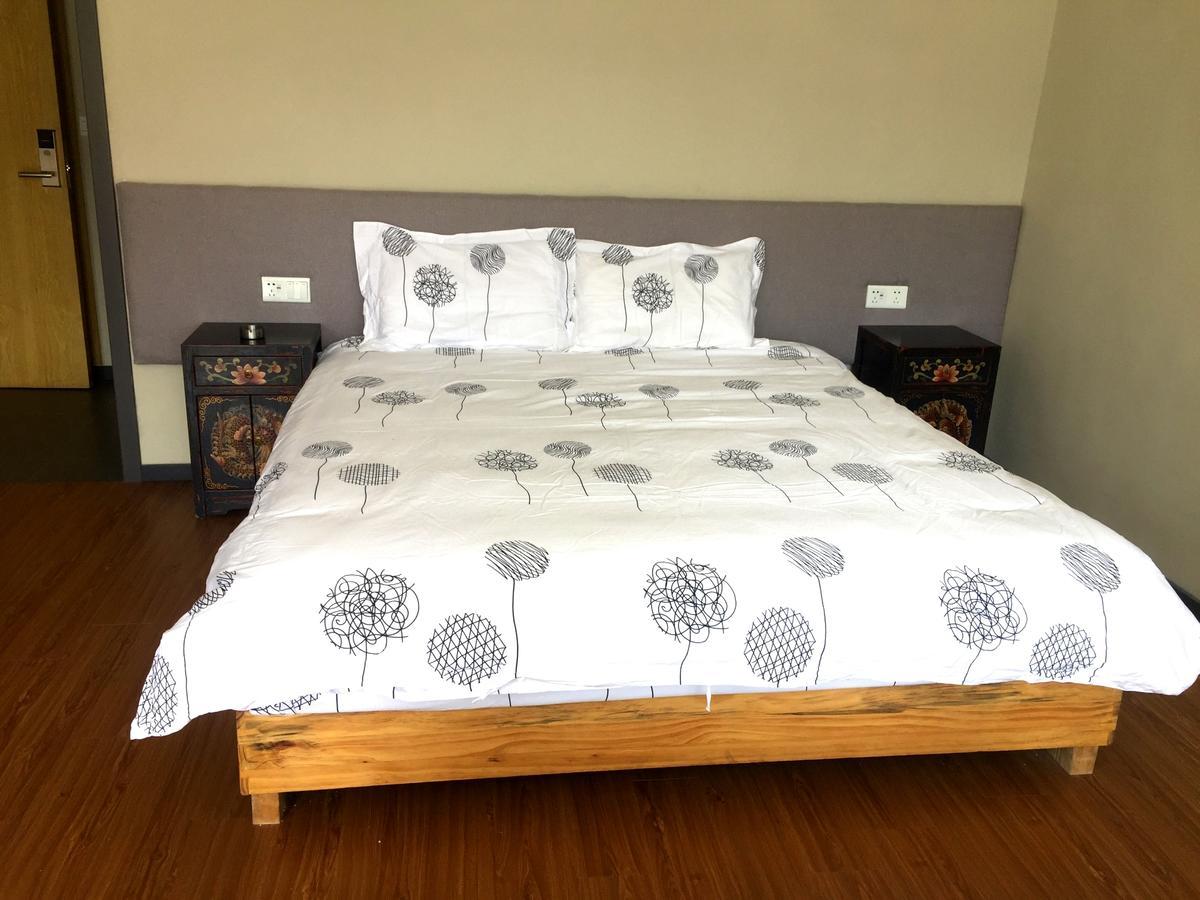 Fengma Feiyang Hostel Lhasa Bagian luar foto