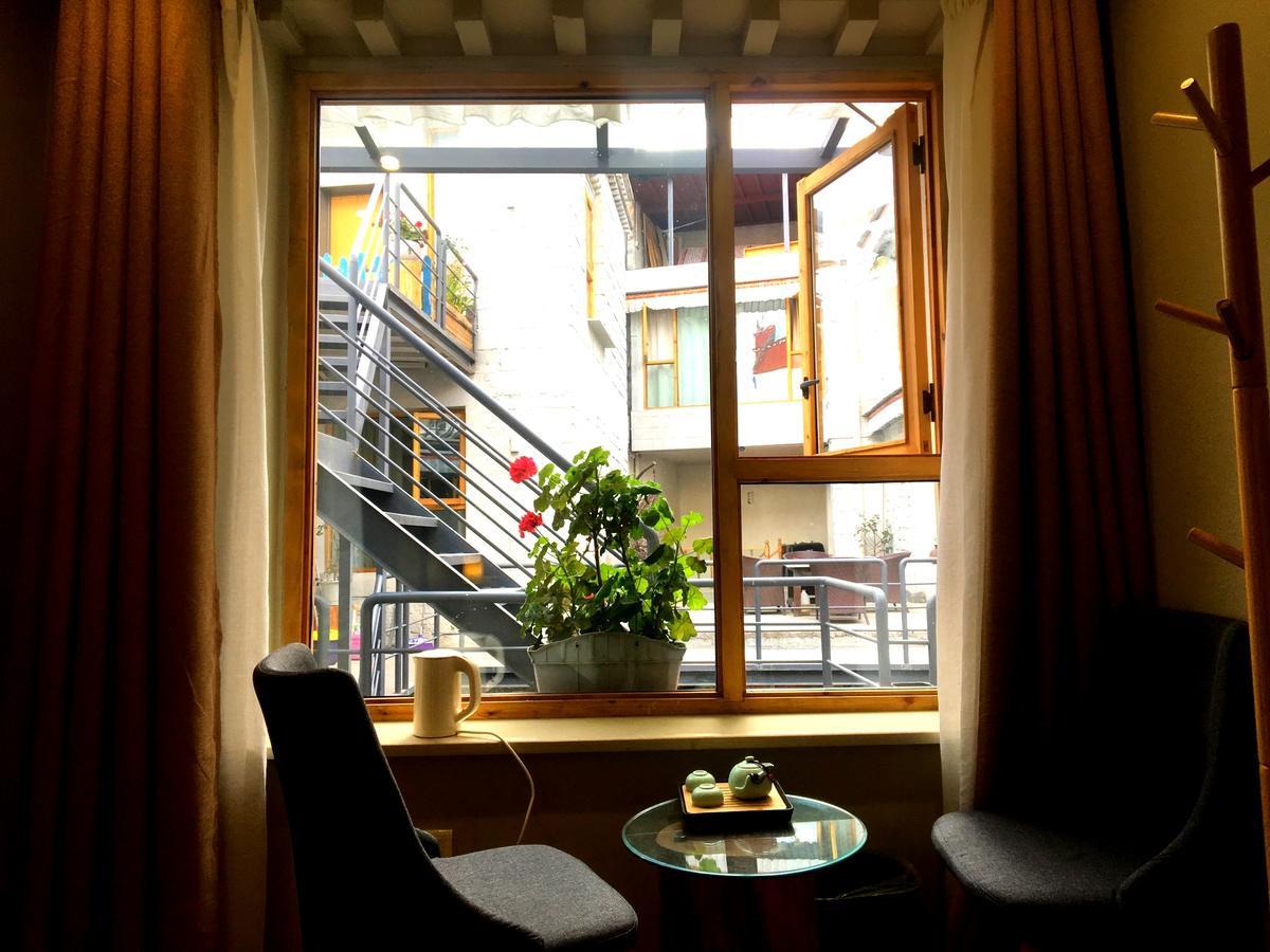 Fengma Feiyang Hostel Lhasa Bagian luar foto