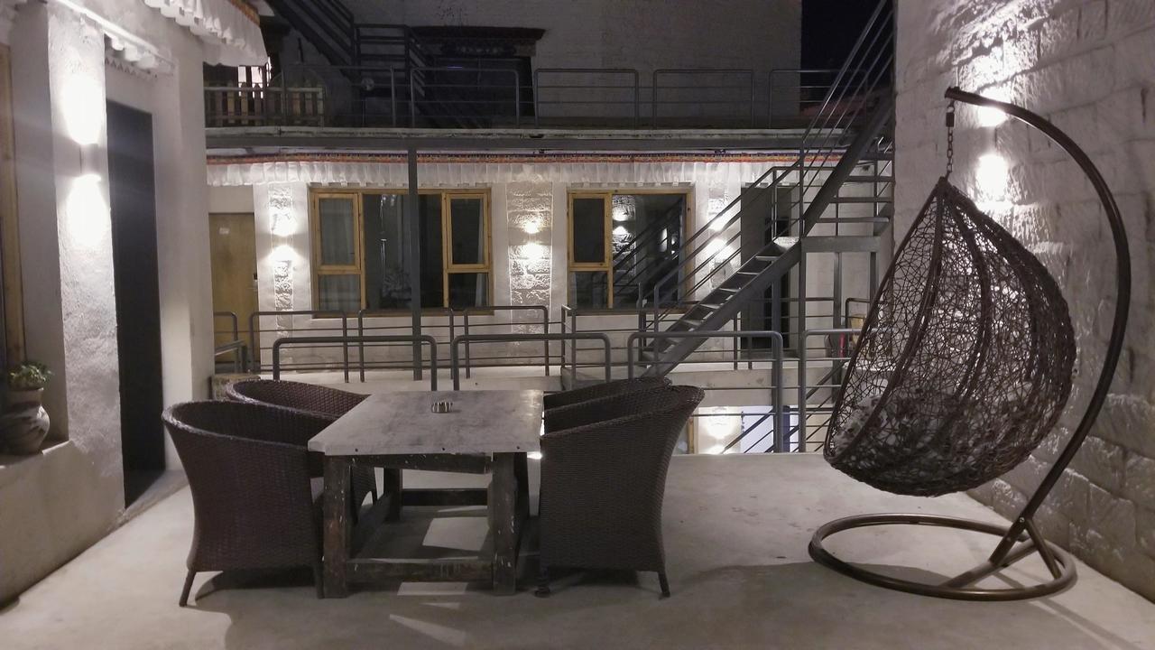Fengma Feiyang Hostel Lhasa Bagian luar foto