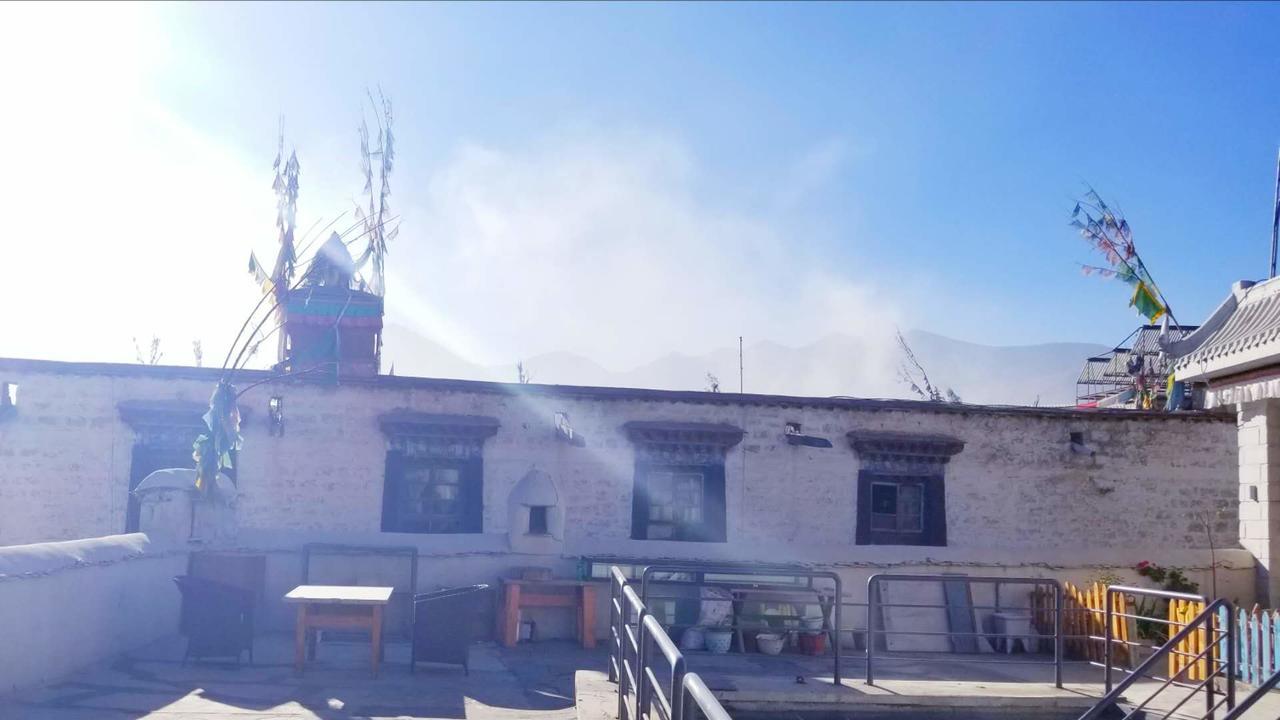 Fengma Feiyang Hostel Lhasa Bagian luar foto